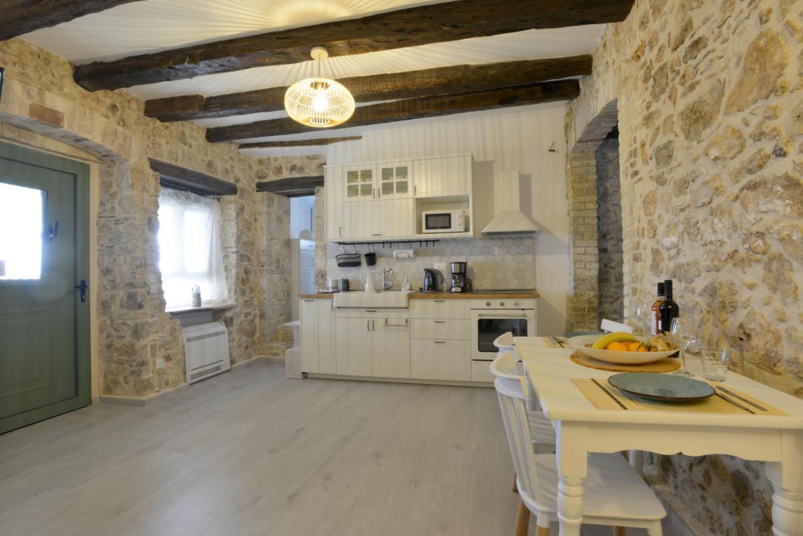 Nikolas Est 1773 Villa Áno Korakiána